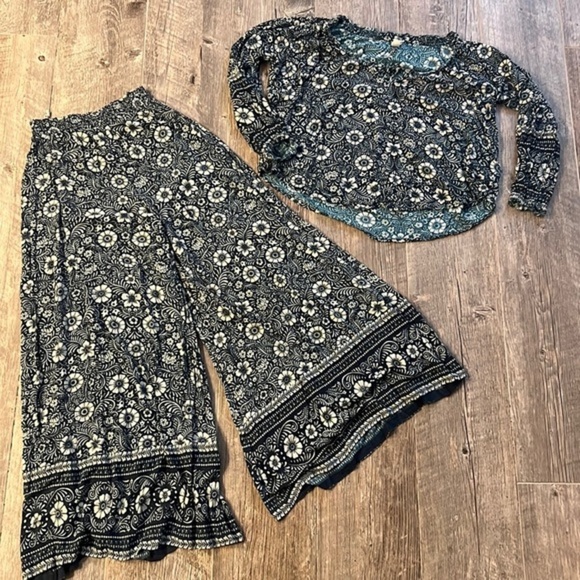 Tigerlily Australia palazzo flared pant and boho top blue floral two piece set - Picture 3 of 10